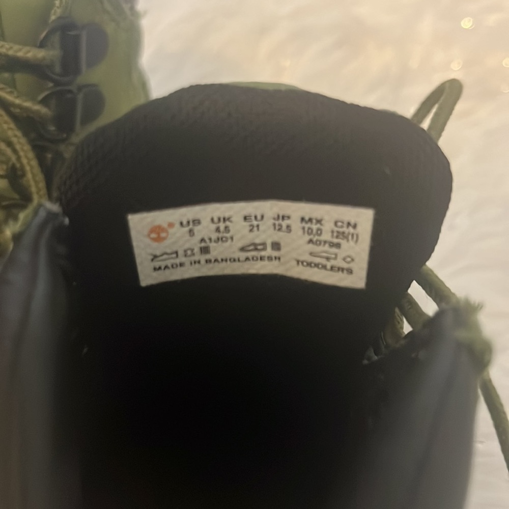 Kids Timberland boots size 5 in army green - Picture 4 of 8